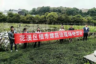 防不胜防！范戴克射门踢飞结果进了！